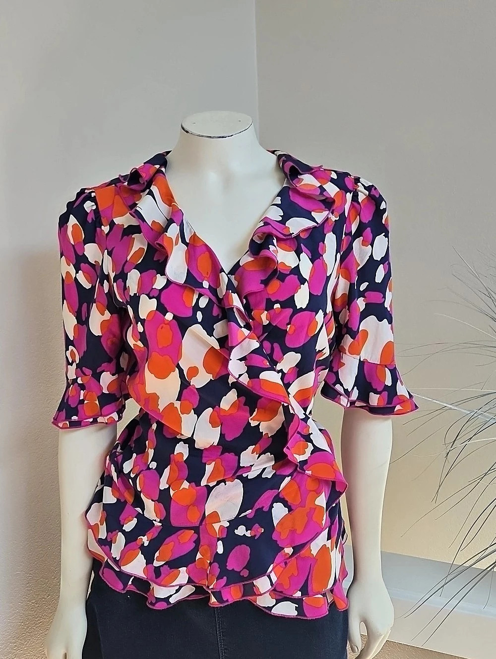 Diane von Furstenberg Silk Abstract Ruffle Blouse in Purple & Pink Size 6